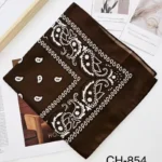 CH-854//🤎 Pañoleta Café con Estampado Blanco – Estilo Clásico y Versátil