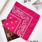 CH-855//💗 Pañoleta Fucsia con Estampado Blanco – Accesorio Vibrante y Moderno