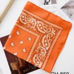 CH-859//🧡 Pañoleta Naranja con Estampado Blanco – Accesorio Vibrante y Urbano